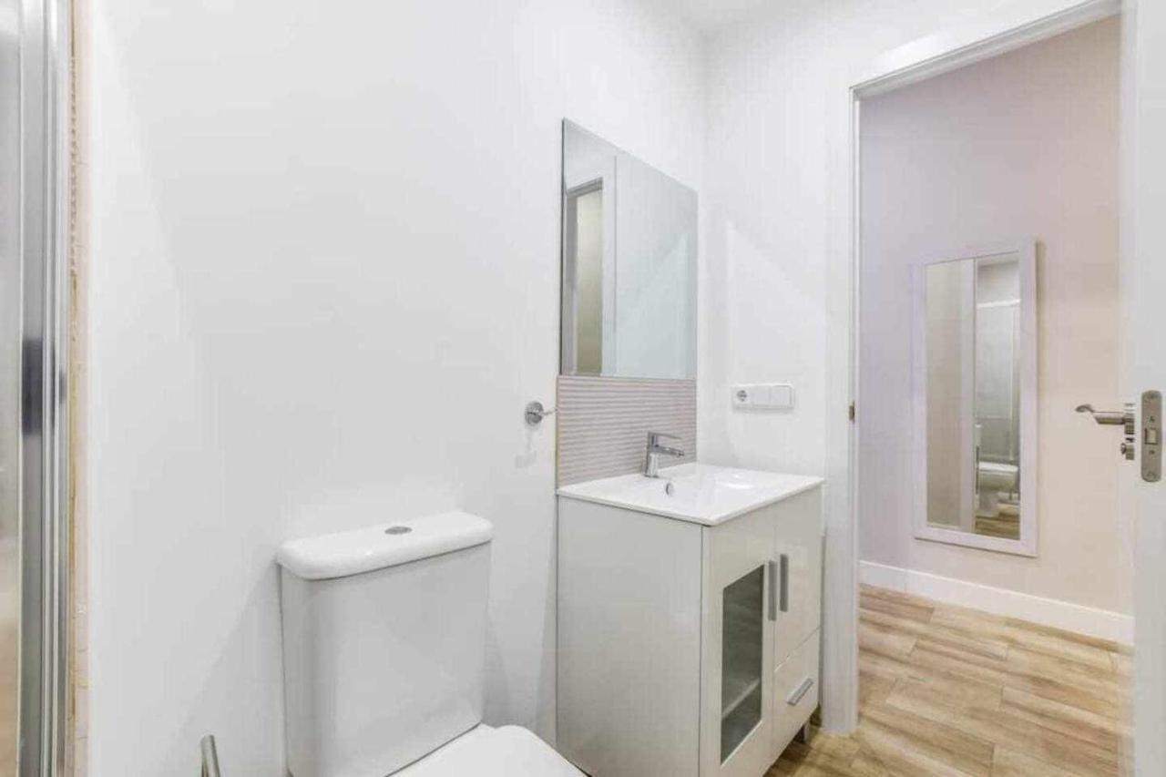 Acogedor Apartamento Entre Sol Gran Via Y Palacio Madrid Kültér fotó